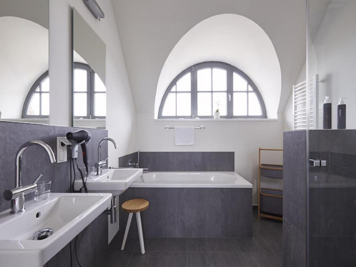 Reetland Am Meer - Premium Reetdachvilla Mit 3 Schlafzimmern, Sauna Und Kamin E24 Dranske Exterior foto